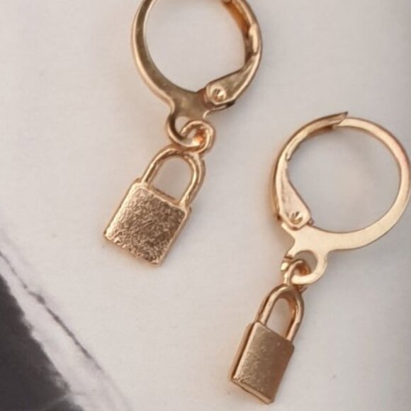 Lock Gold Dangle Earrings Charm Women Fashion Casual Formal Jewelry Gift - Picture 2 of 2